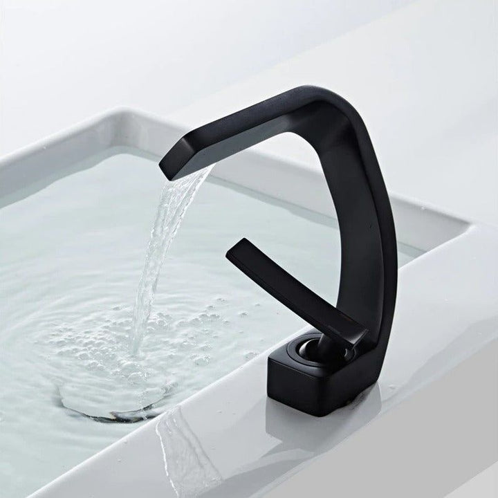 StreamFlow | Curved Tap – Modern Design & Smooth Water Flow