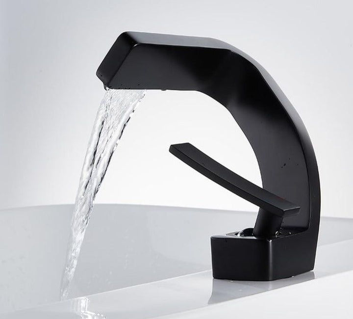 StreamFlow | Curved Tap – Modern Design & Smooth Water Flow