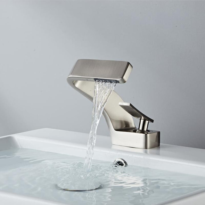 StreamFlow | Curved Tap – Modern Design & Smooth Water Flow