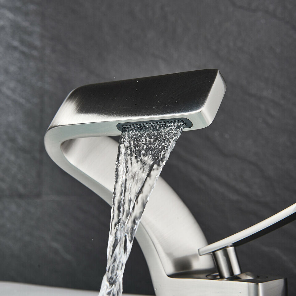 StreamFlow | Curved Tap – Modern Design & Smooth Water Flow