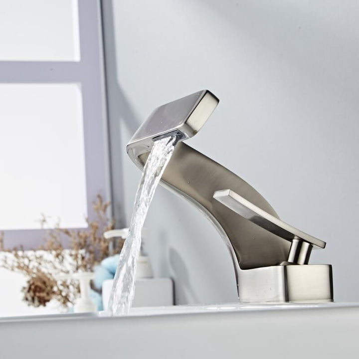 StreamFlow | Curved Tap – Modern Design & Smooth Water Flow